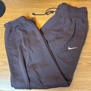 W Nike “Phoenix Fleece” High-Waisted oversized sweatpants size M in Brown
